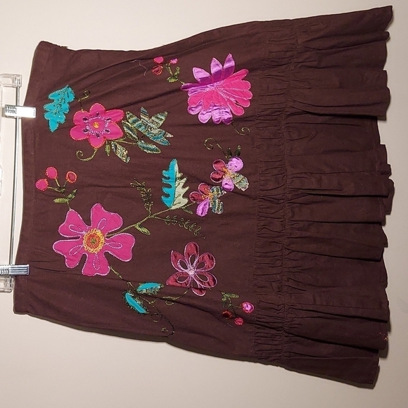 Bandolino Dresses & Skirts - Bandelino flower embroidered dress with ruffles.